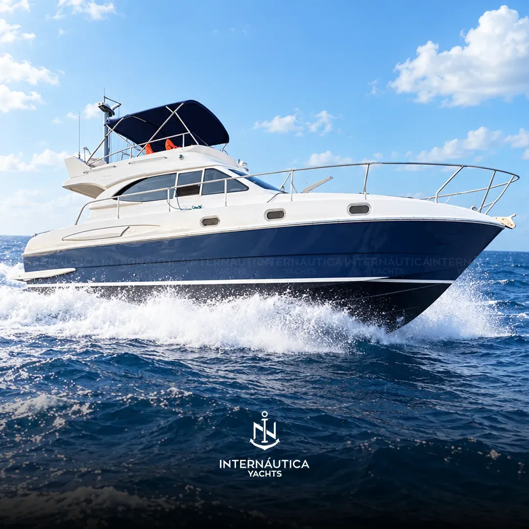Ferretti 38 2012 à venda — Internáutica Yachts