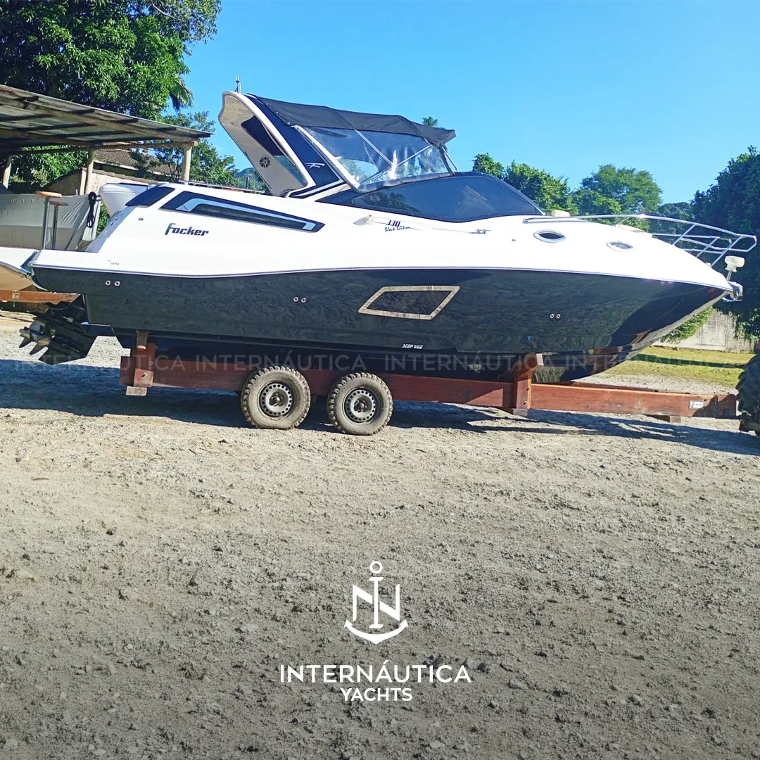 Fibrafort FOCKER 330 BLACK EDITION 2023 à venda — Internáutica Yachts
